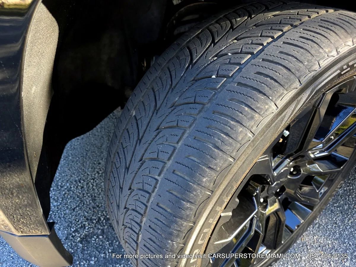 Used 2018 Chevrolet Suburban LT RWD image 70