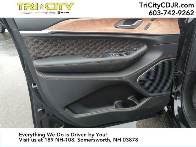 Used 2025 Jeep Grand Cherokee L Summit image 12