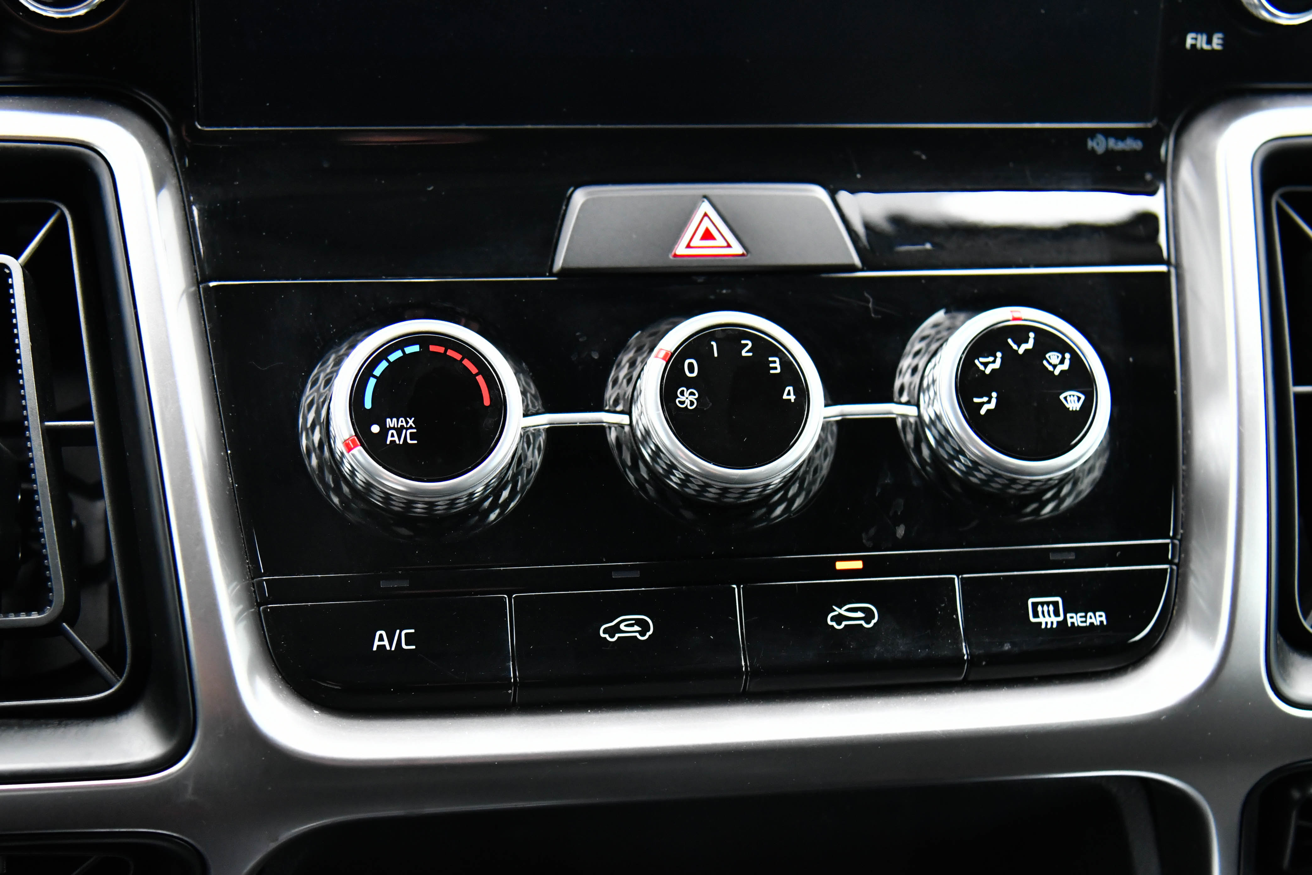 Used 2023 Kia Sorento LX image 22