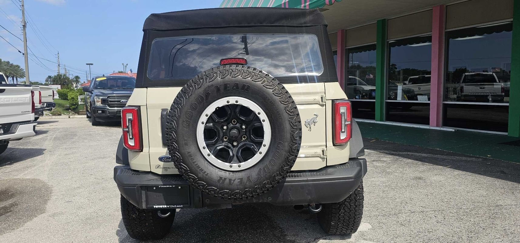 Used 2025 Ford Bronco Badlands w/ Sasquatch Package AWD/4WD image 4