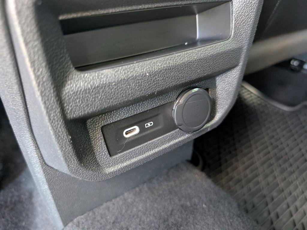 Used 2022 Volkswagen Tiguan SE image 23