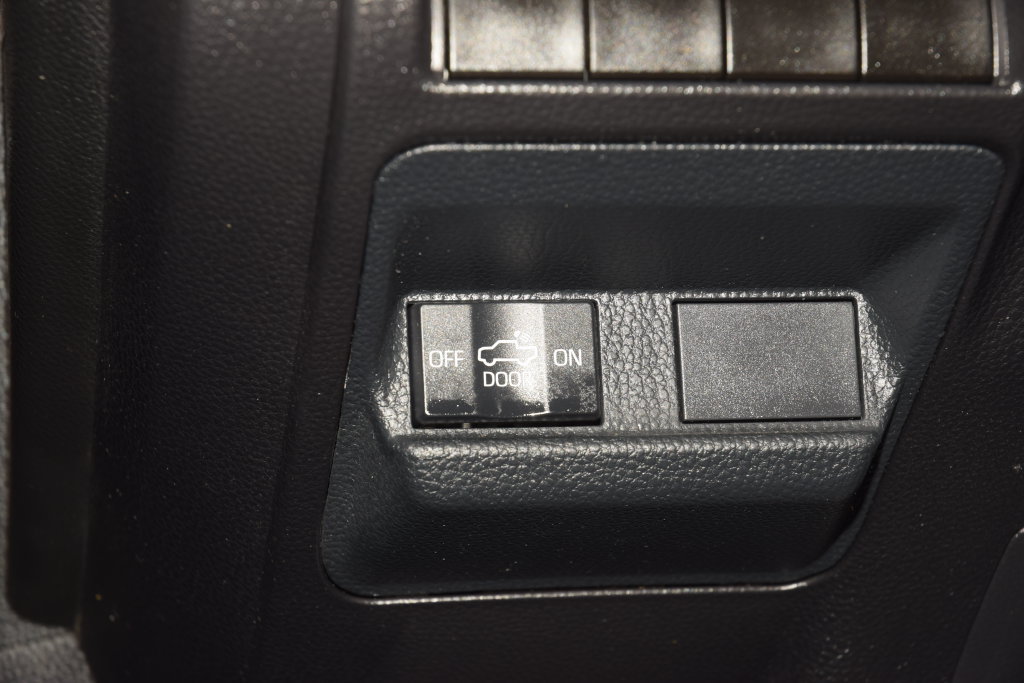 Used 2025 Toyota Tacoma TRD Sport AWD/4WD image 36