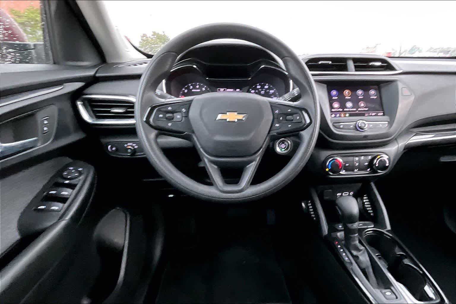 Used 2023 Chevrolet TrailBlazer LT FWD image 13