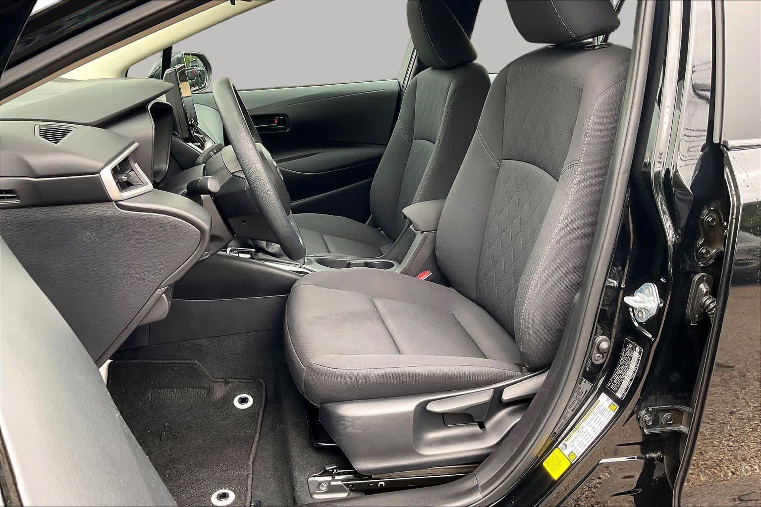 Used 2025 Toyota Corolla LE FWD image 8