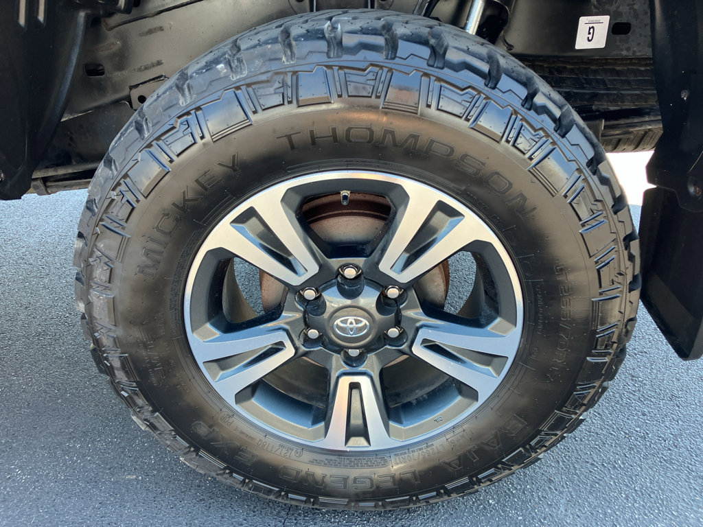 Used 2018 Toyota Tacoma TRD Sport image 15
