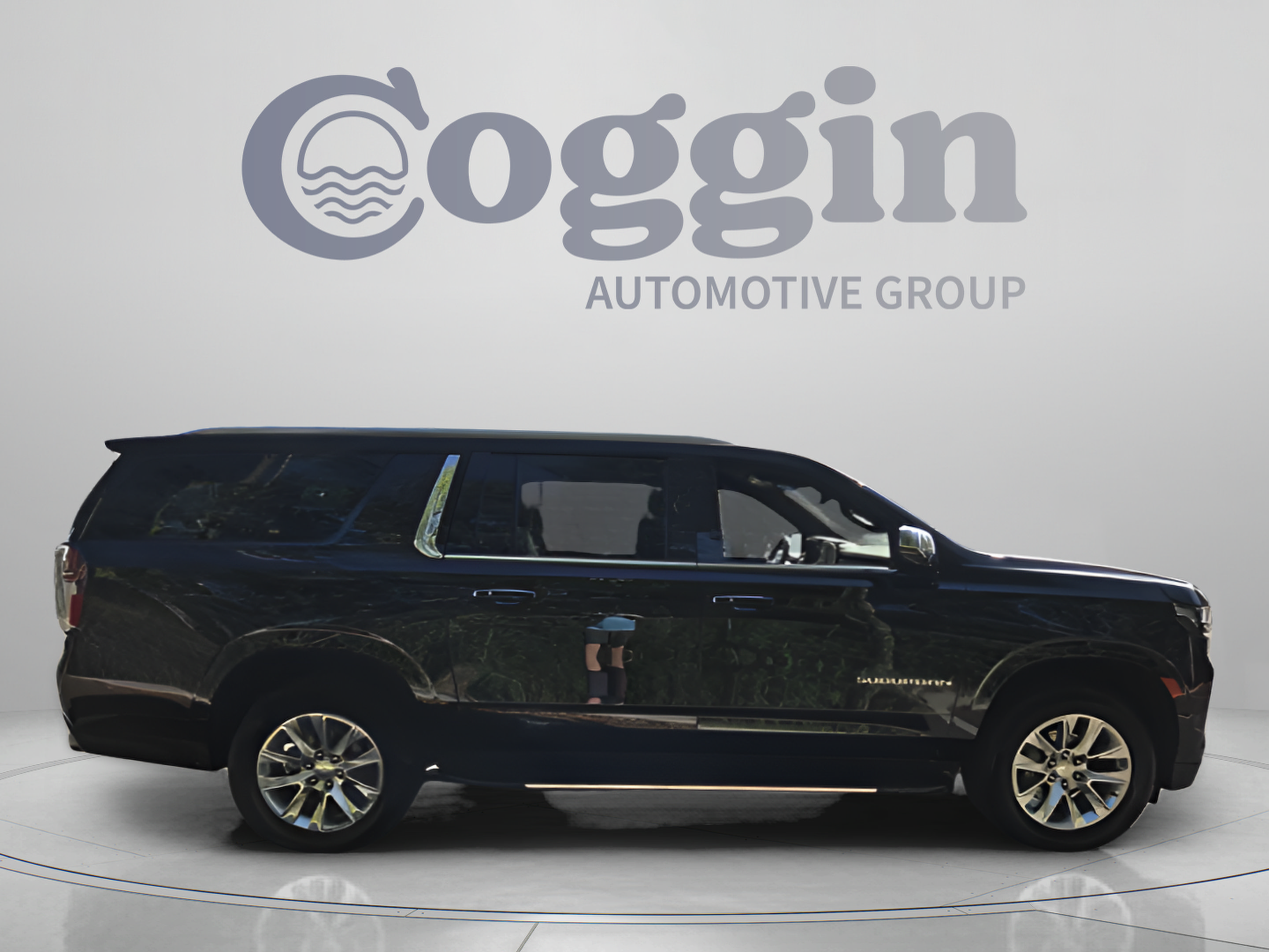 Used 2024 Chevrolet Suburban Premier AWD/4WD image 6