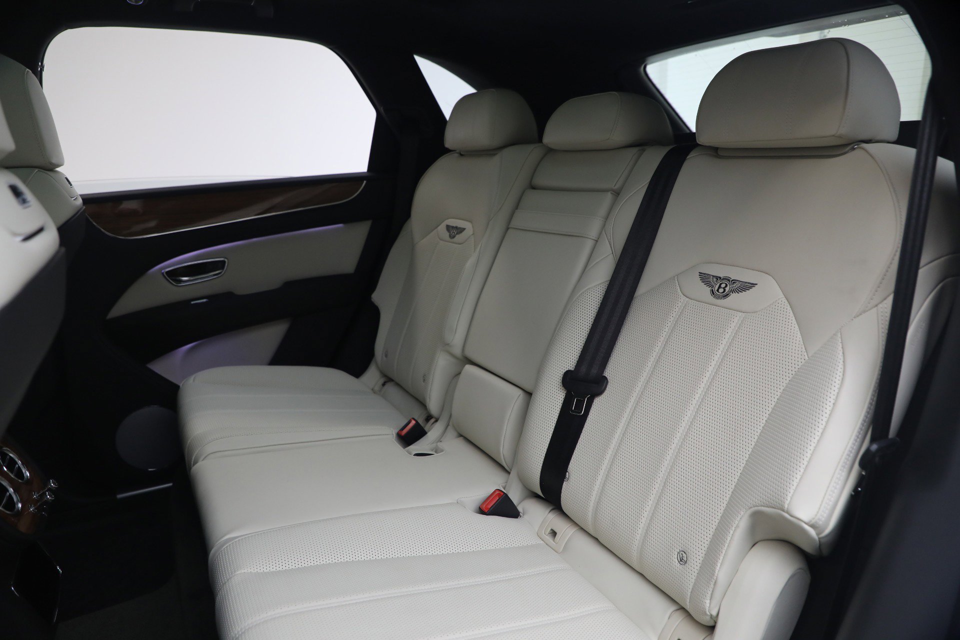 Used 2023 Bentley Bentayga image 24