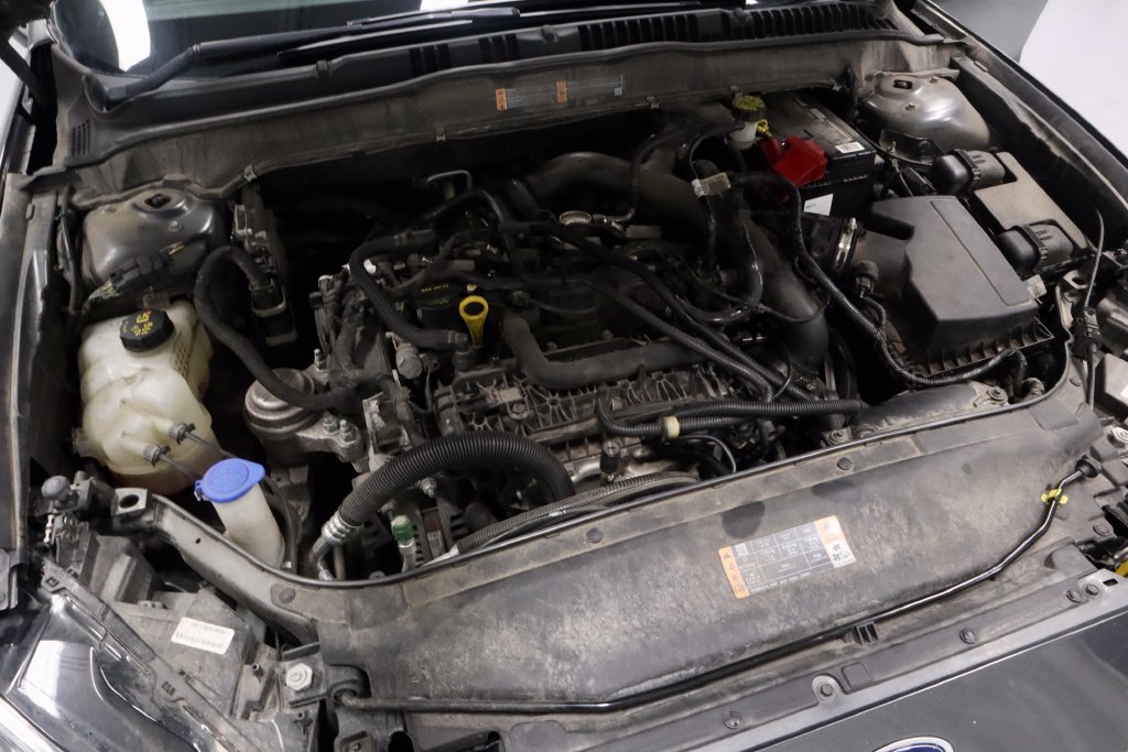 Used 2018 Ford Fusion SE FWD image 16