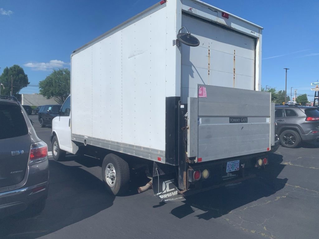 Used 2016 Chevrolet Express 3500 RWD image 2