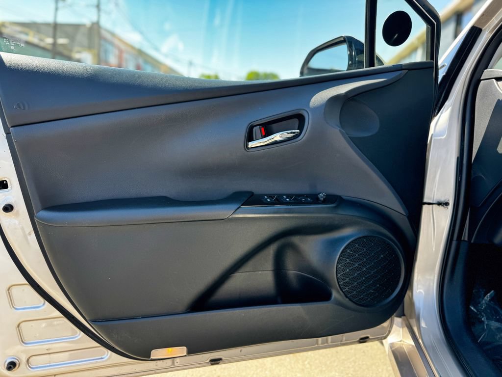 Used 2017 Toyota Prius Prime Premium w/ Preferred Accessory Package FWD image 30