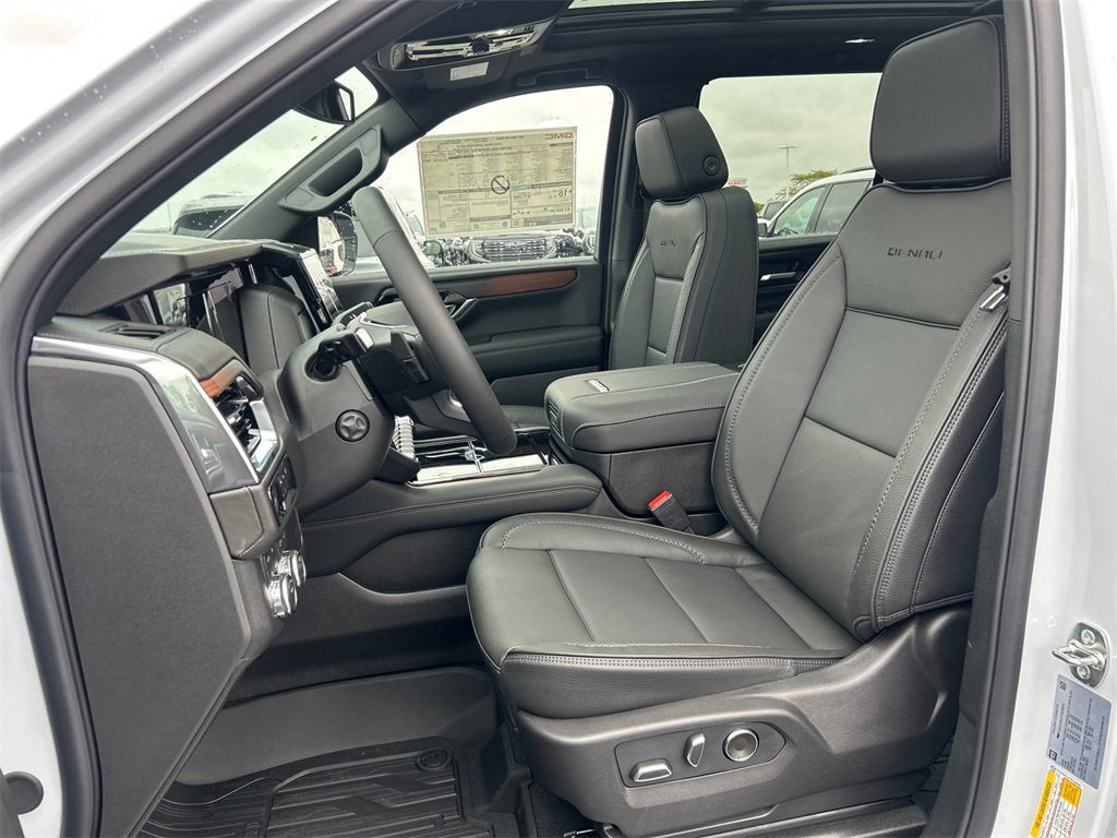 New 2026 GMC Yukon Denali w/ Sun & Power Step Package image 15