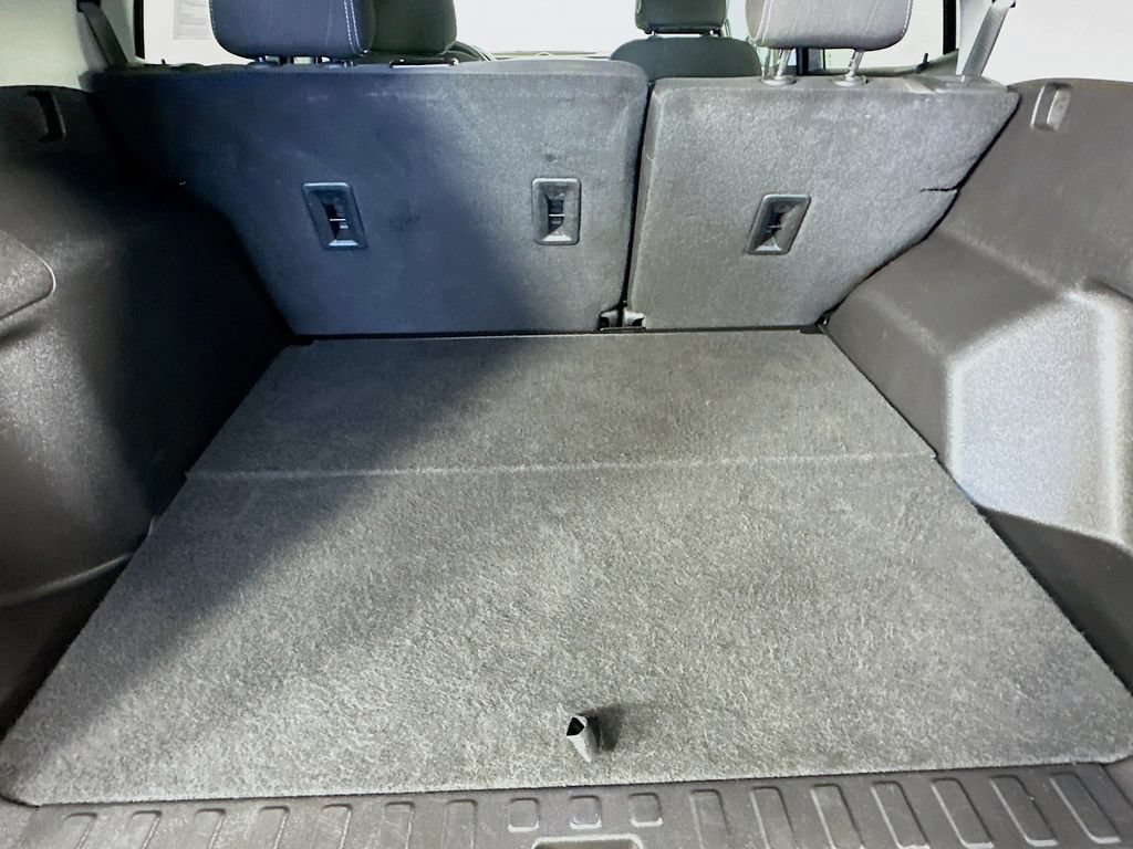 Used 2024 GMC Terrain SLE FWD image 32