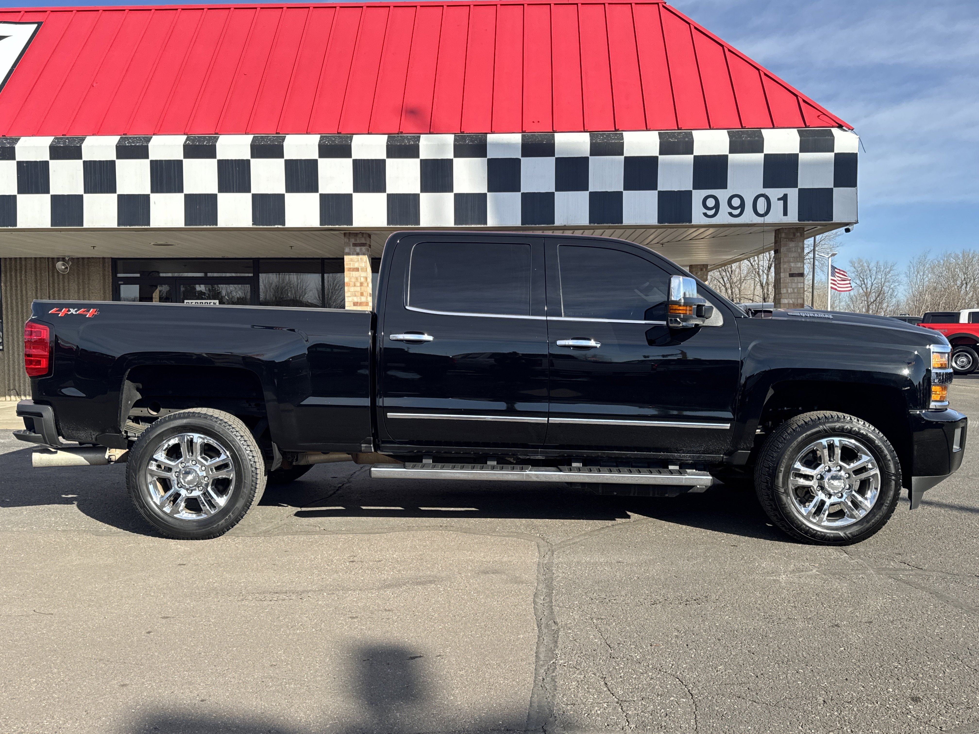 Used 2018 Chevrolet Silverado 2500 High Country w/ Duramax Plus Package image 8