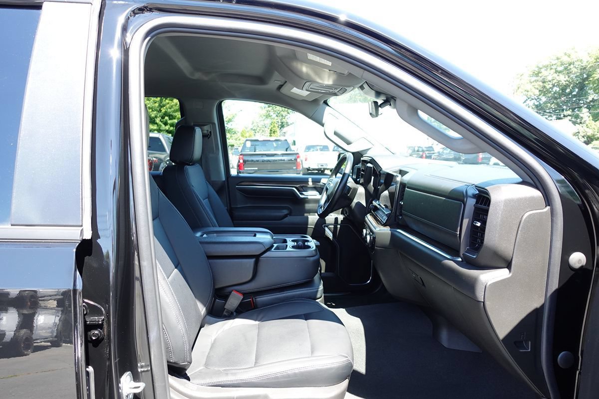 Used 2024 Chevrolet Silverado 1500 LT AWD/4WD image 33