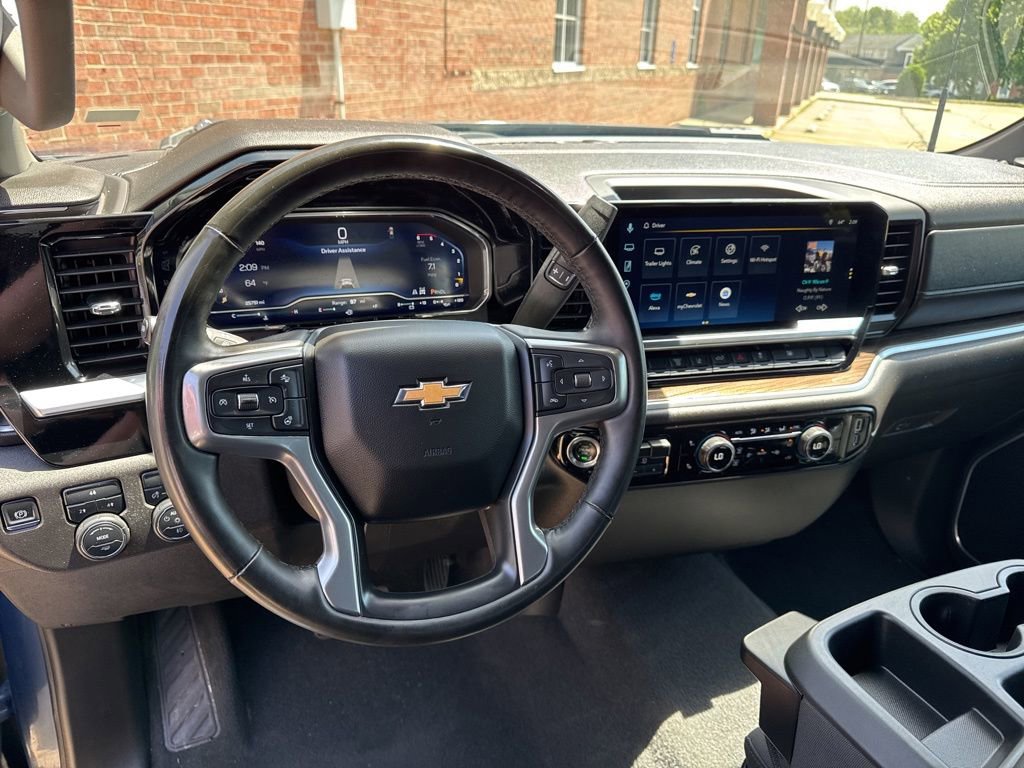 Used 2025 Chevrolet Silverado 2500 LT w/ Convenience Package AWD/4WD image 14