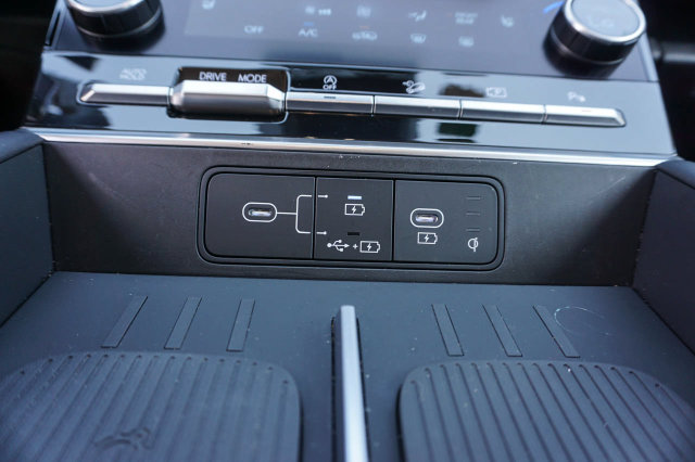 Used 2025 Hyundai Santa Fe SEL FWD image 22