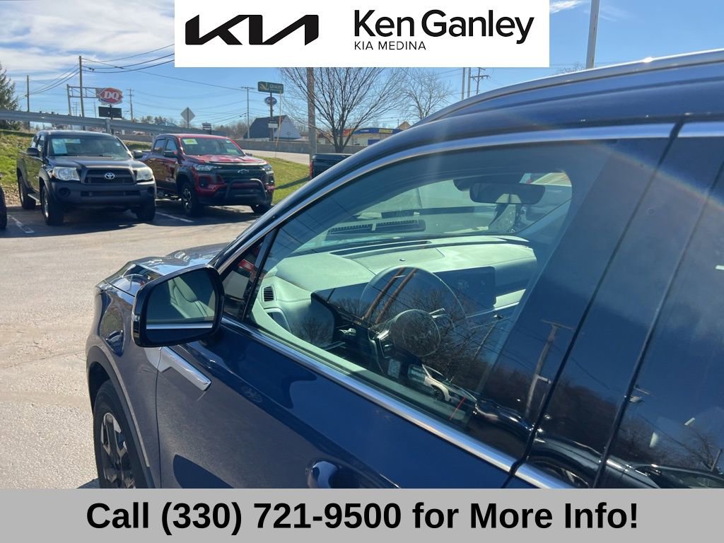 Certified 2025 Kia Sorento S image 25