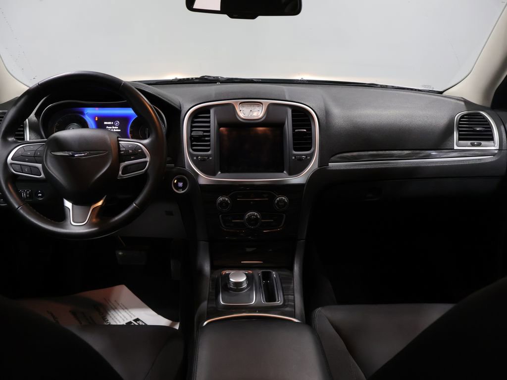 Used 2019 Chrysler 300 Touring image 17