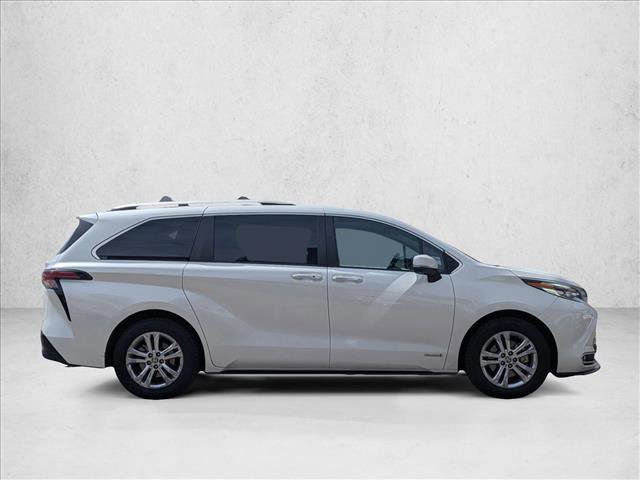 Used 2021 Toyota Sienna Platinum image 4