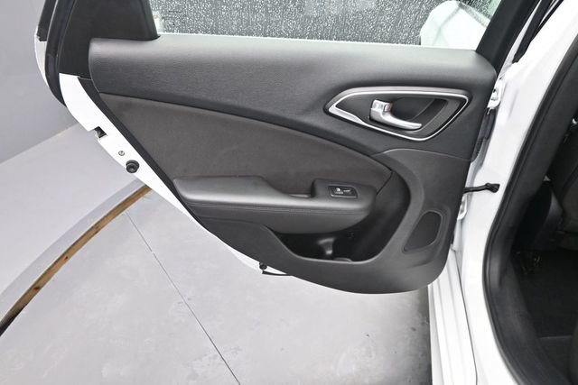 Used 2016 Chrysler 200 Limited w/ Convenience Group FWD image 16