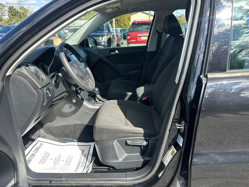 Used 2017 Volkswagen Tiguan S image 13