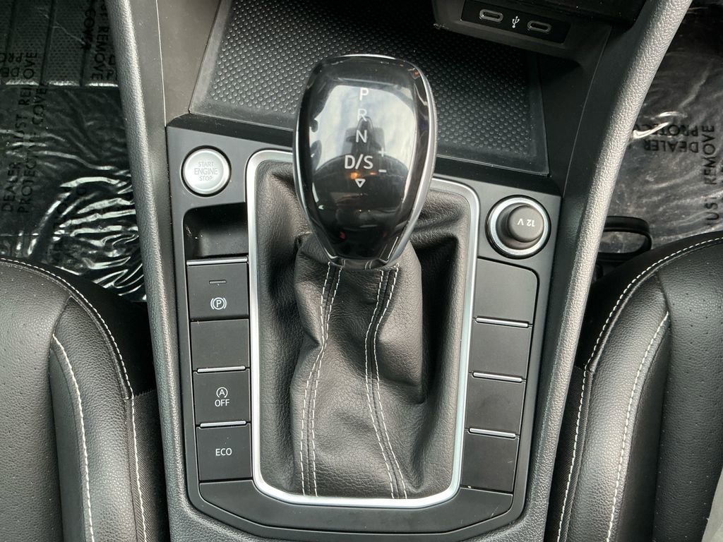 Used 2022 Volkswagen Jetta SE w/ Panoramic Sunroof Package image 17