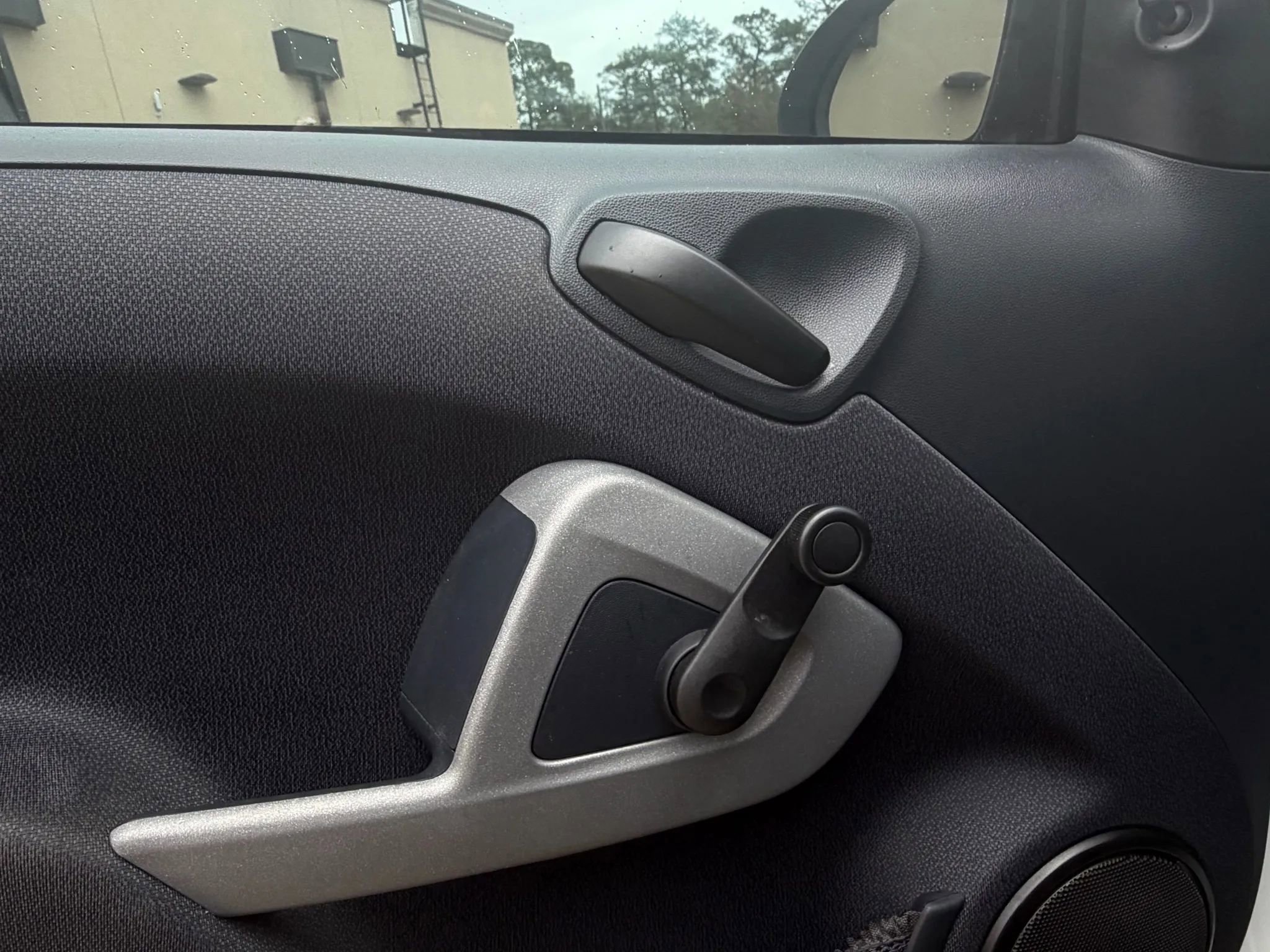 Used 2015 smart fortwo passion image 34