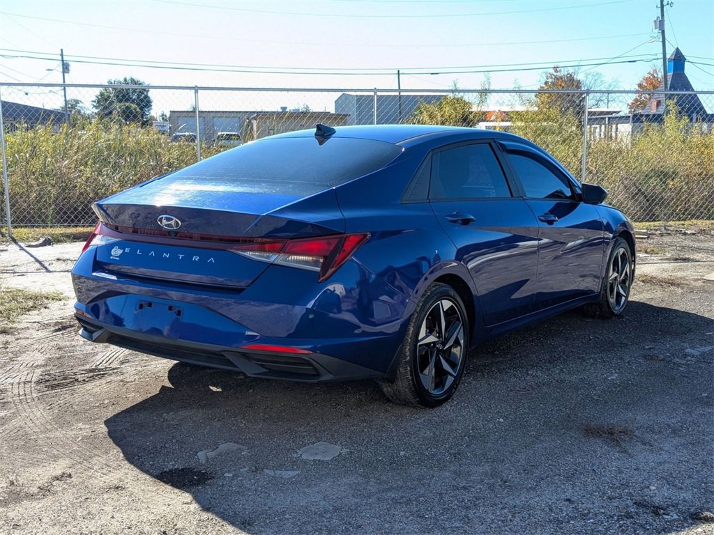 Used 2023 Hyundai Elantra SEL w/ Convenience Package image 5