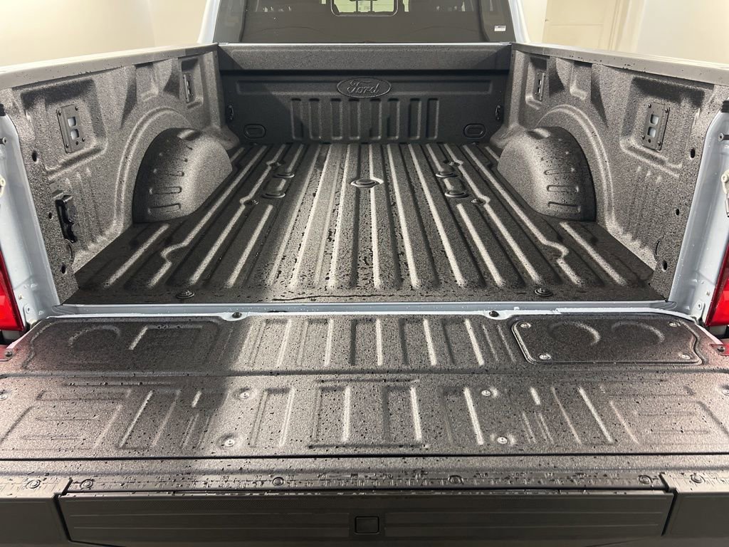 New 2026 Ford F350 Lariat w/ Black Appearance Package image 38