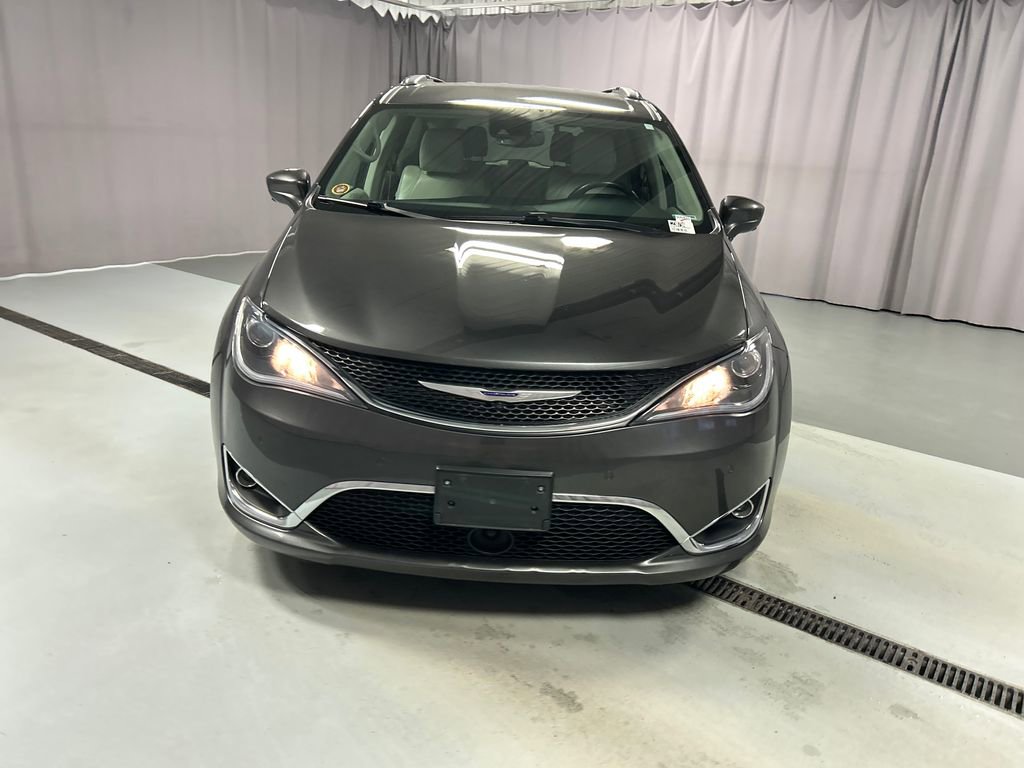 Used 2020 Chrysler Pacifica Touring-L Plus w/ Advanced Safetytec Group FWD image 2