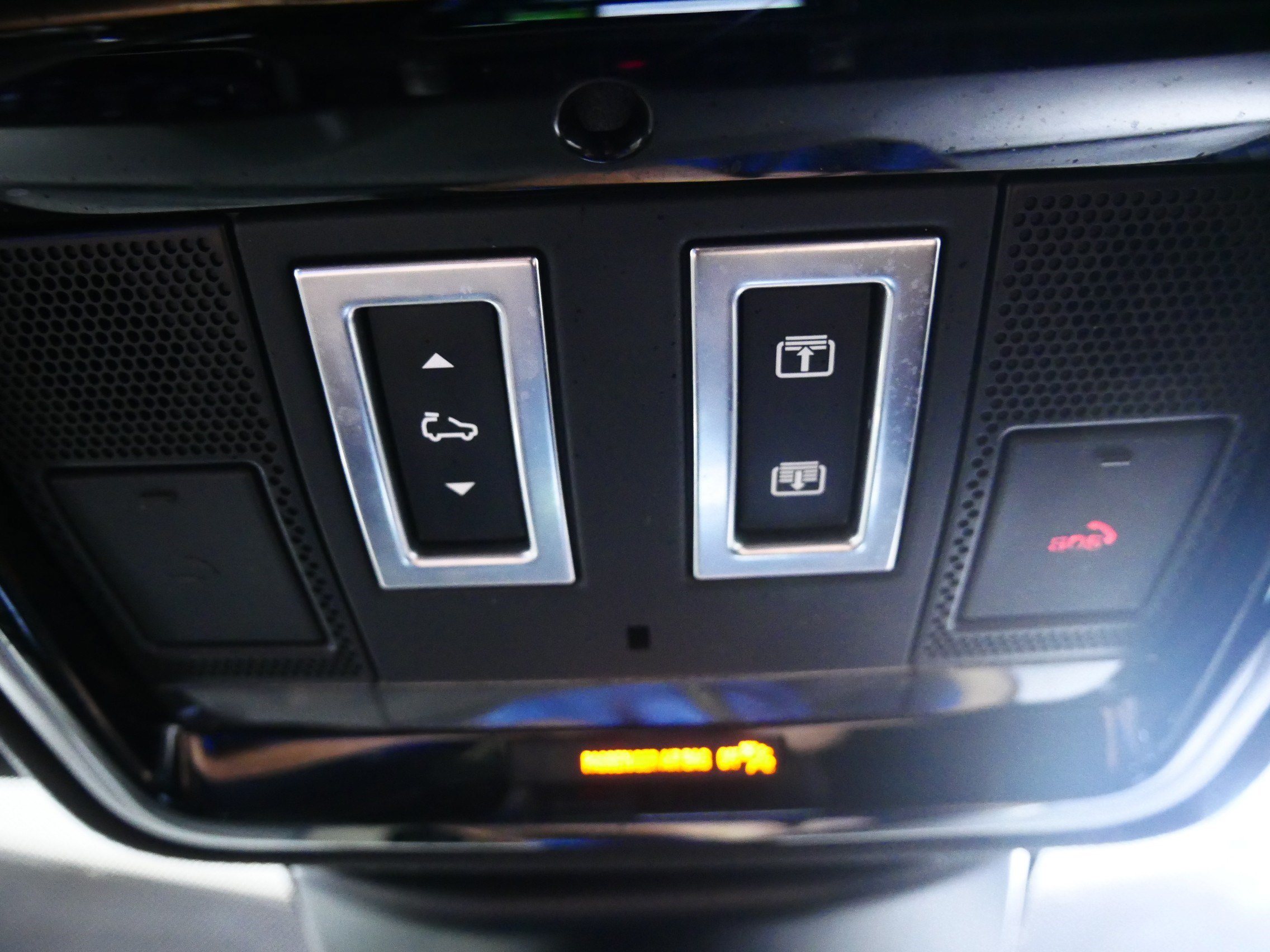 Used 2019 Land Rover Range Rover Sport HST AWD/4WD image 32