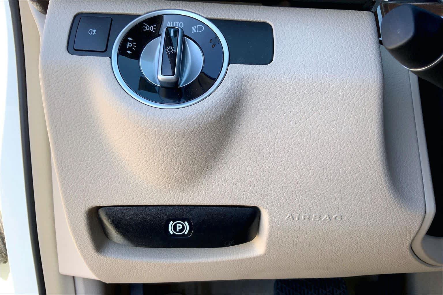 Used 2014 Mercedes-Benz E 350 Sedan image 33