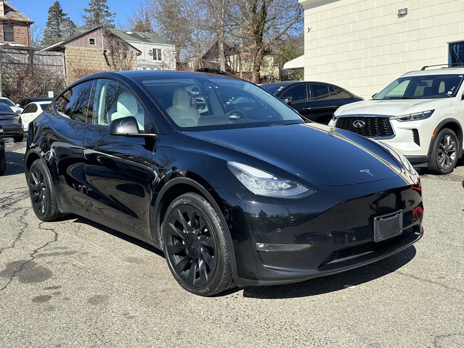 Used 2021 Tesla Model Y Long Range AWD/4WD image 1