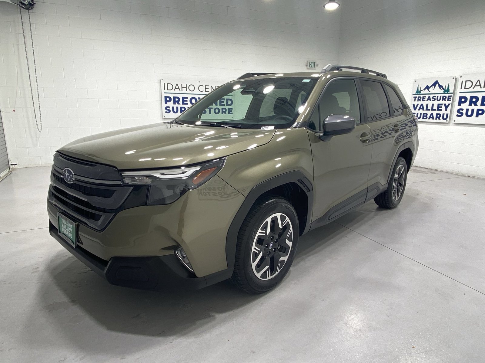 Used 2025 Subaru Forester Premium AWD/4WD image 4