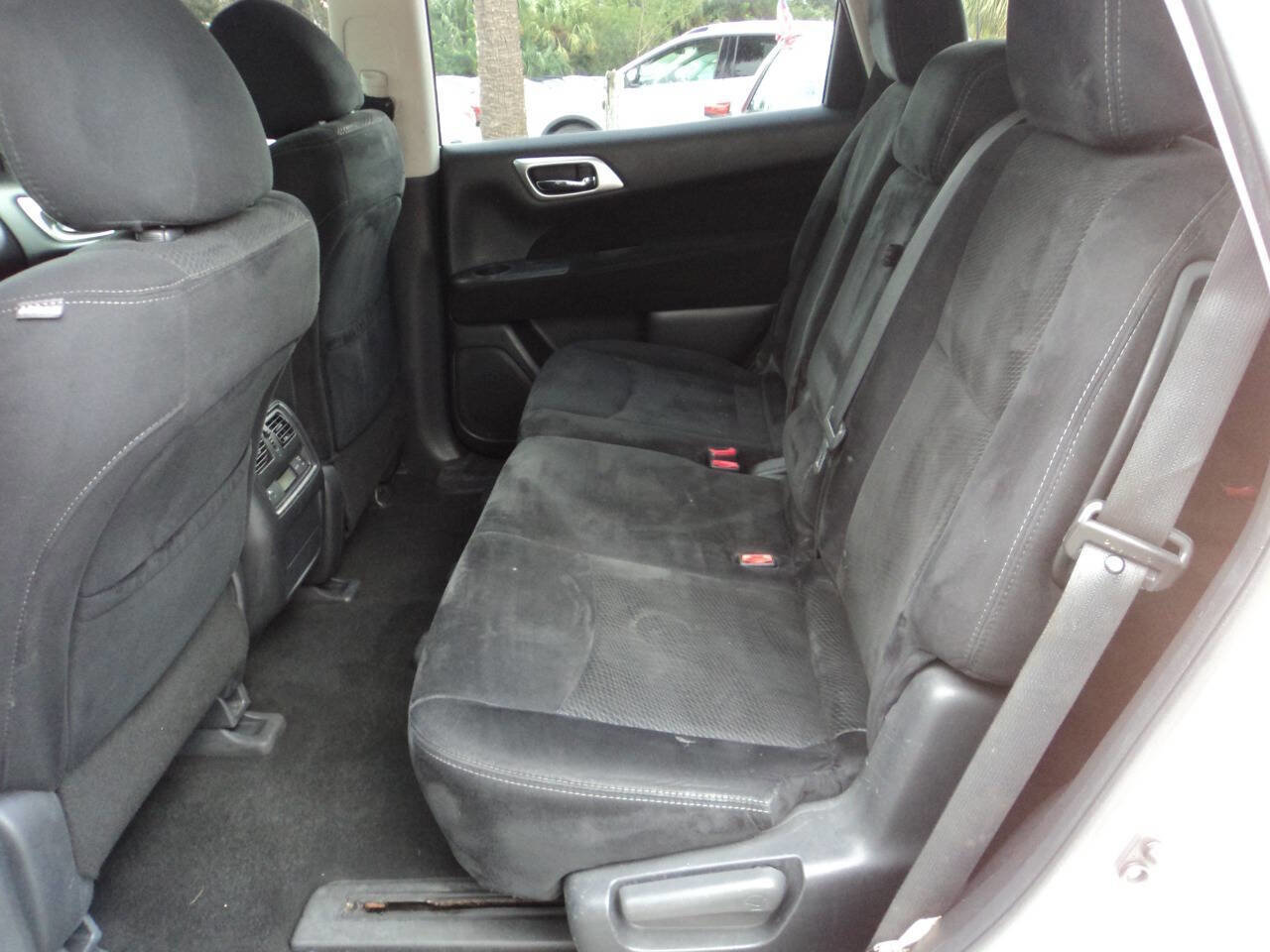 Used 2014 Nissan Pathfinder S FWD image 15