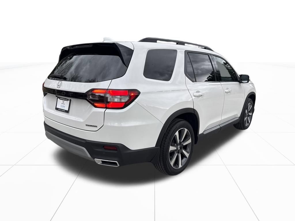 Certified 2025 Honda Pilot Touring image 11