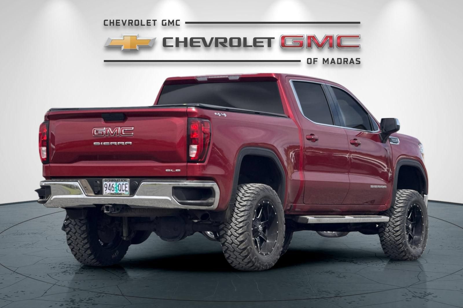 Used 2020 GMC Sierra 1500 SLE w/ SLE Value Package AWD/4WD image 3
