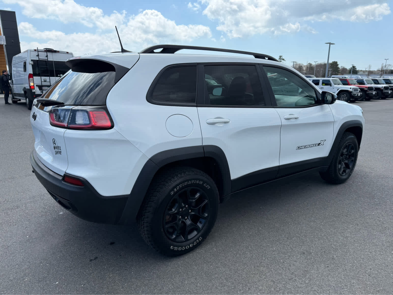 Used 2022 Jeep Cherokee Latitude AWD/4WD image 10