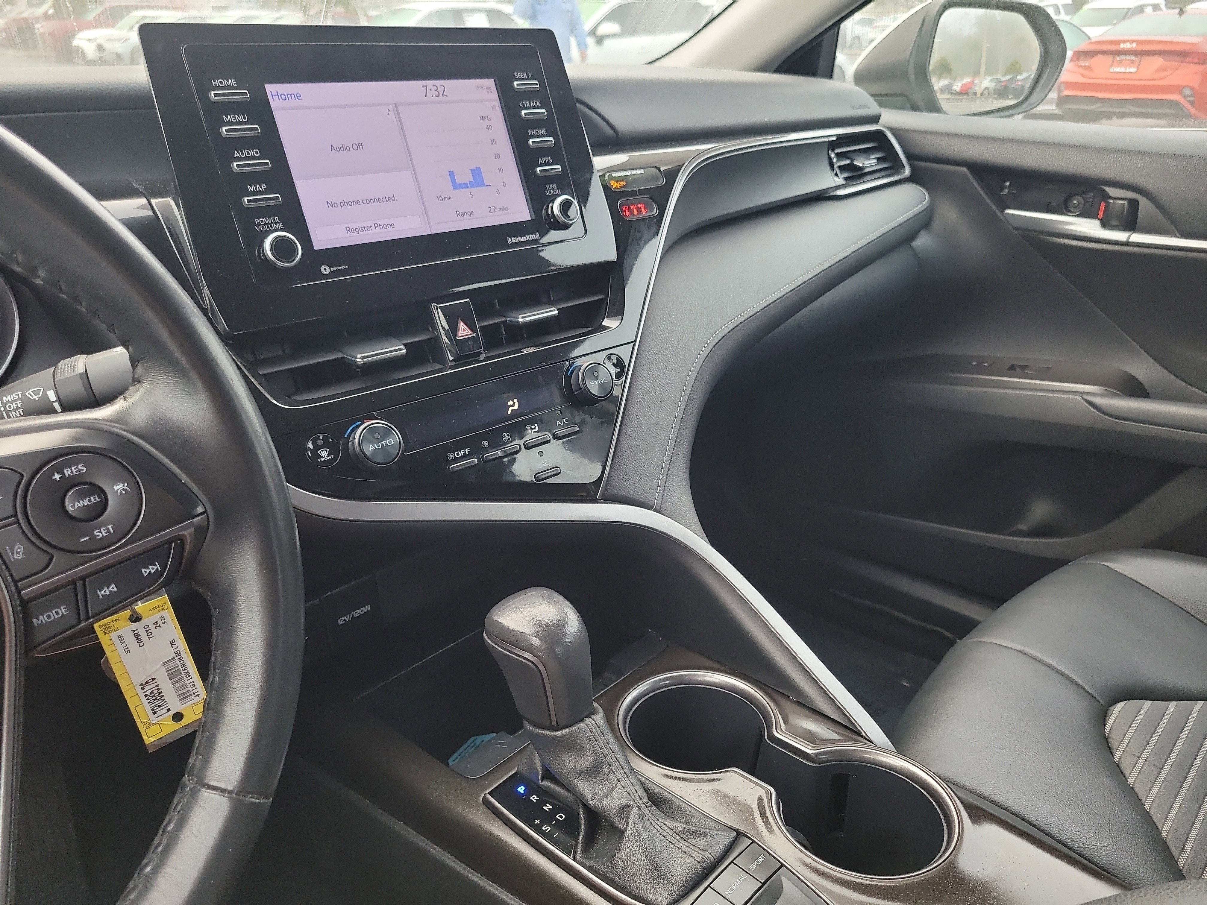 Used 2024 Toyota Camry SE image 20