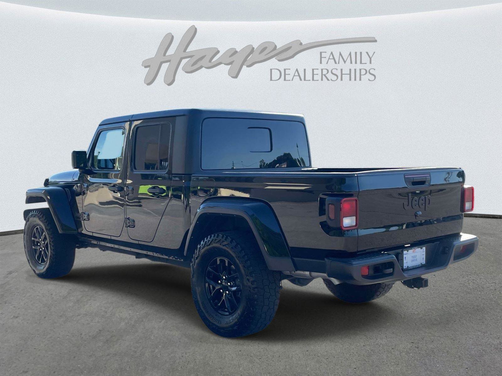 Used 2023 Jeep Gladiator Sport AWD/4WD image 5