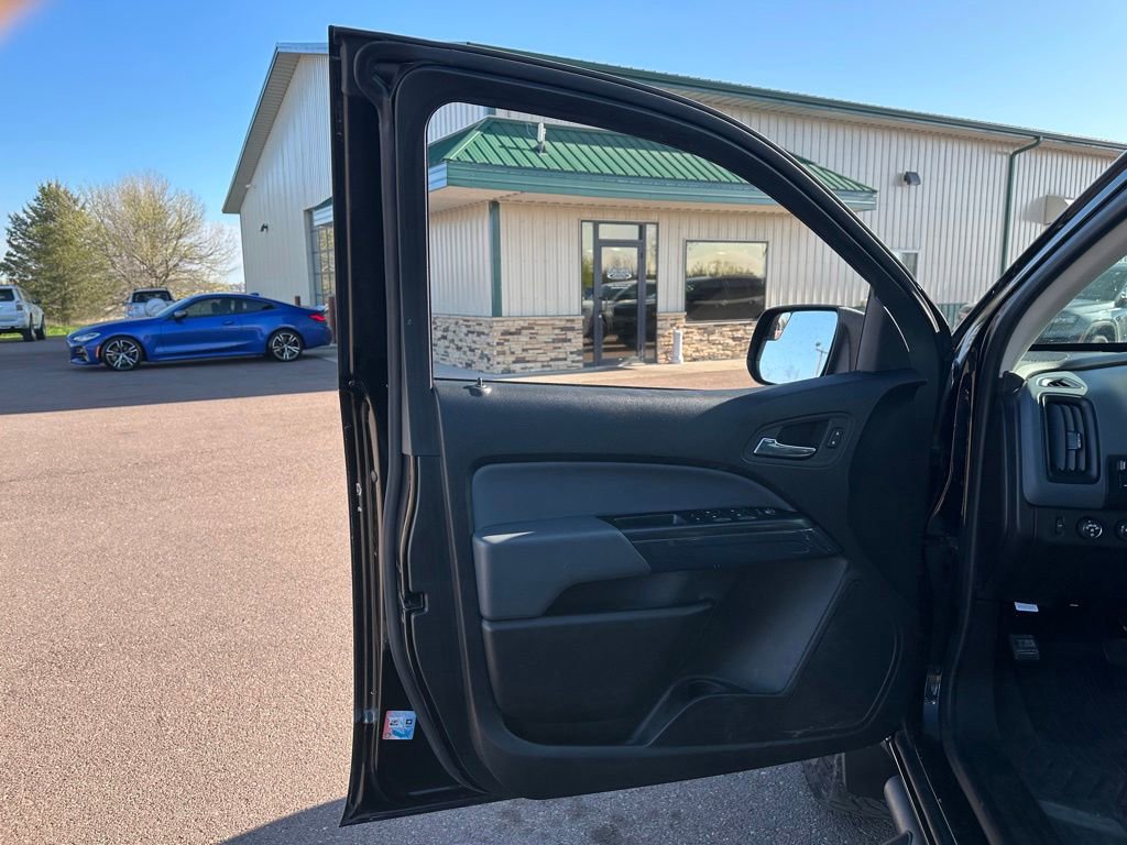 Used 2022 Chevrolet Colorado Z71 w/ Z71 Midnight Edition AWD/4WD image 11