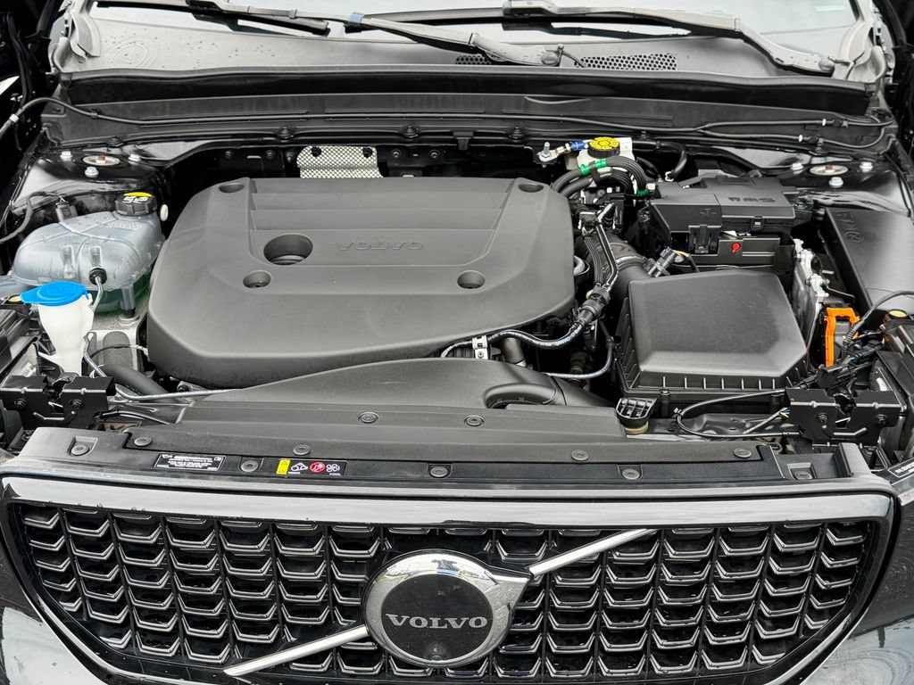 Certified 2023 Volvo XC40 B5 Plus w/ Protection Package Premier AWD/4WD image 43
