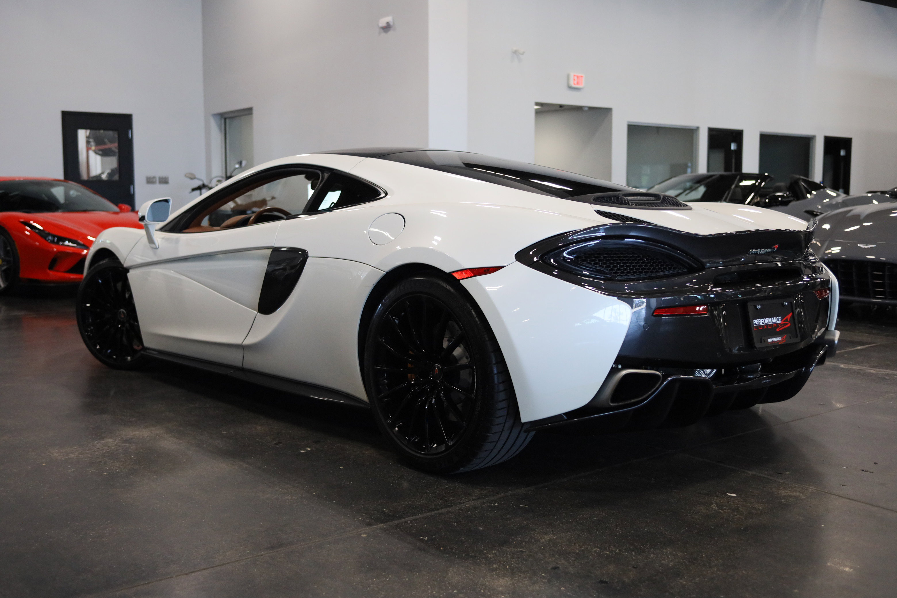 Used 2017 McLaren 570S RWD image 4