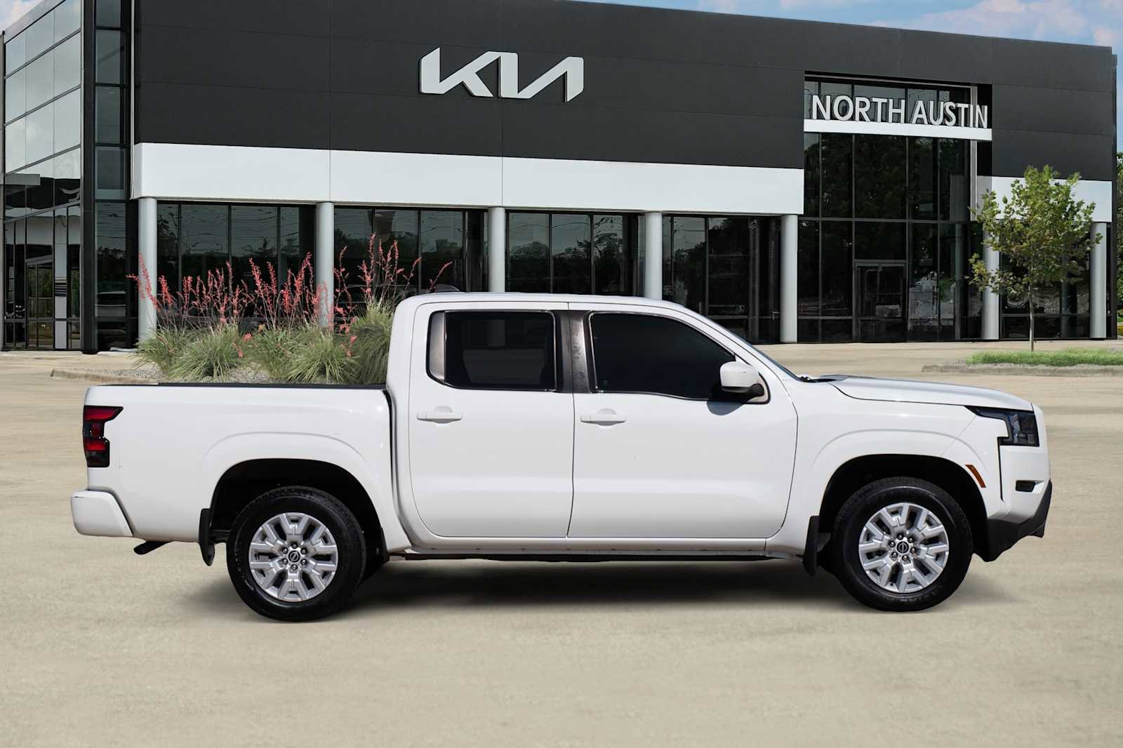 Used 2022 Nissan Frontier SV w/ Technology Package RWD image 7
