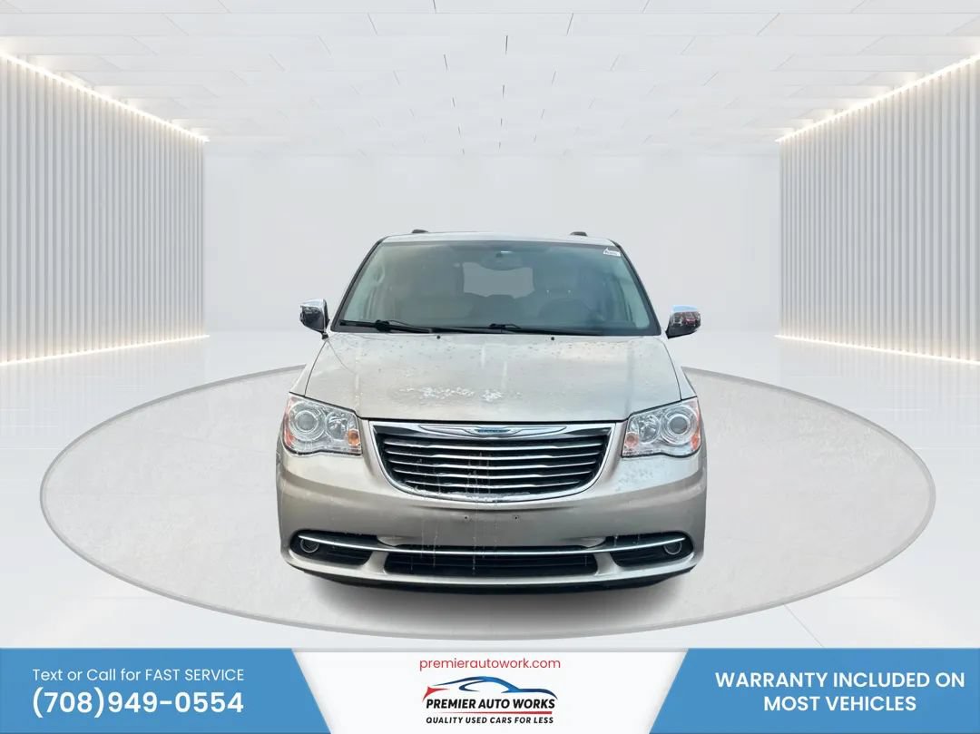 Used 2015 Chrysler Town & Country Limited Platinum FWD image 2