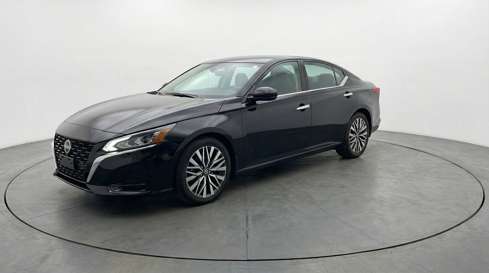 Used 2025 Nissan Altima 2.5 SV image 3