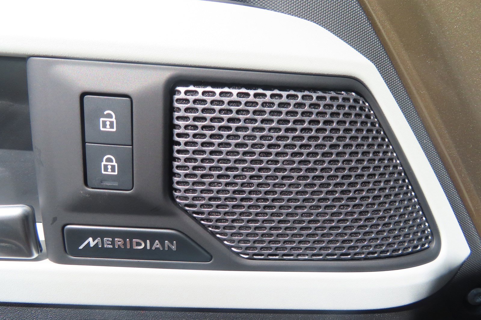 Used 2023 Land Rover Defender 90 S image 36