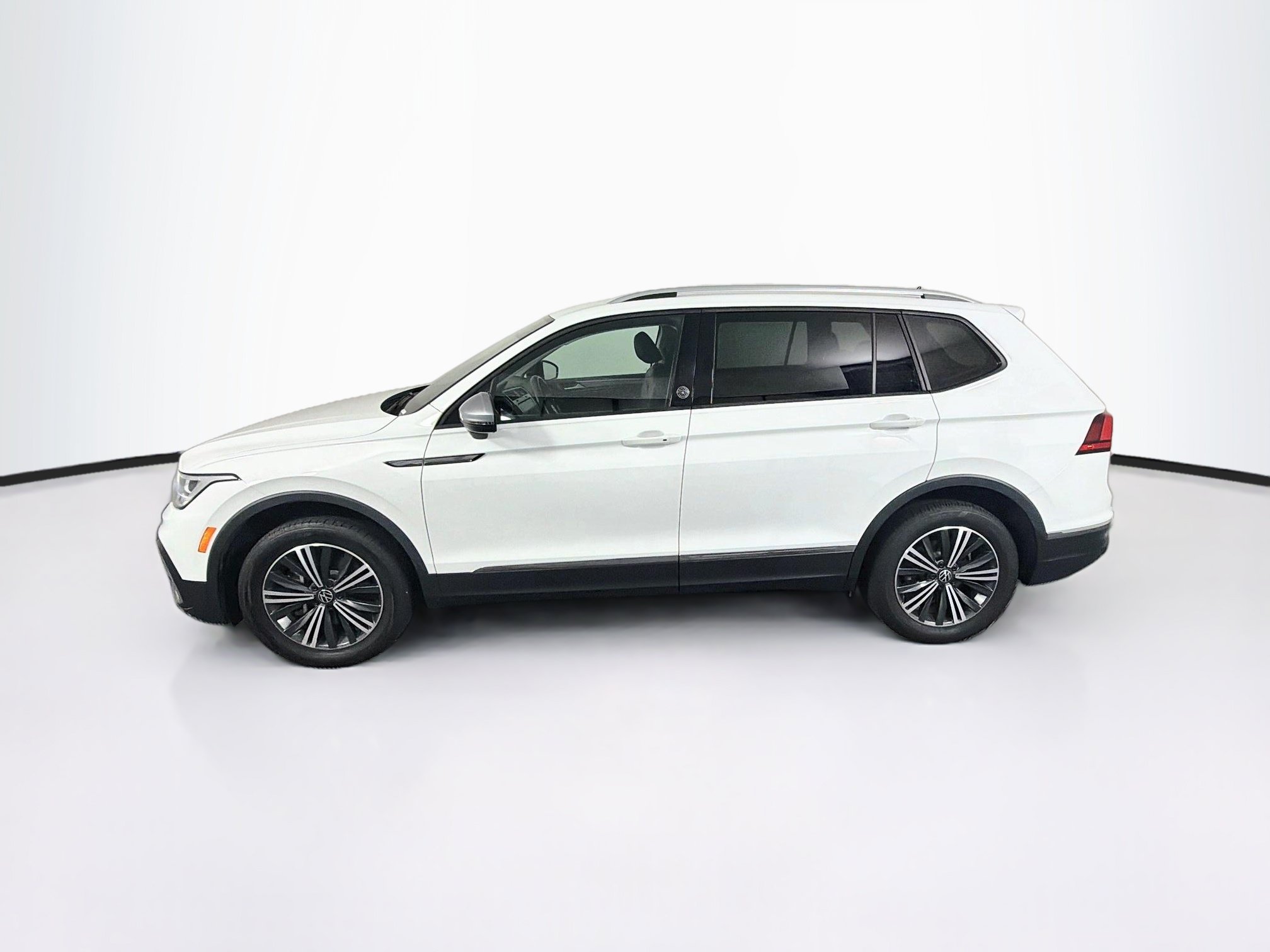 Used 2024 Volkswagen Tiguan Wolfsburg Edition FWD image 4
