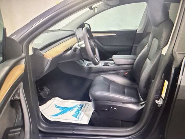 Used 2024 Tesla Model Y Long Range RWD image 8