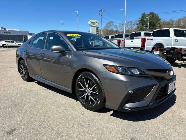 Used 2021 Toyota Camry SE w/ Cold Weather Package FWD image 1